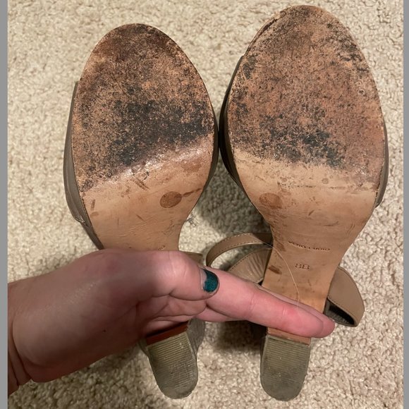 BCBGMaxAzria Taupe Leather Platform Aztec Print Heels - Size 8B - Picture 4 of 6